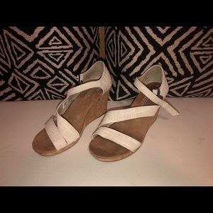 COPY - TOMS Women’s wedge sandals NWT
